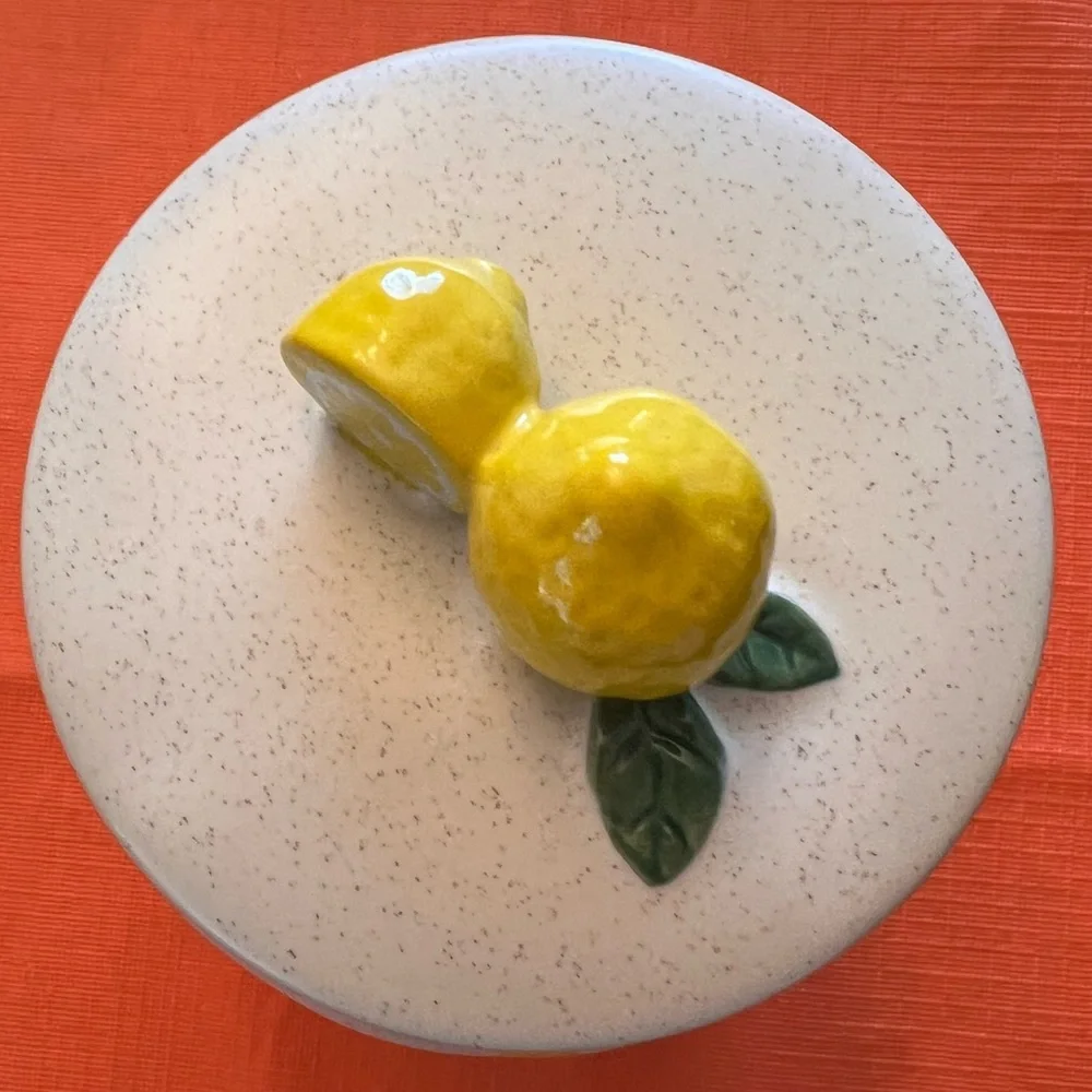 Sur La Table NIB gorgeous with a bit of whimsy 1 quart Lemon Canister with lid